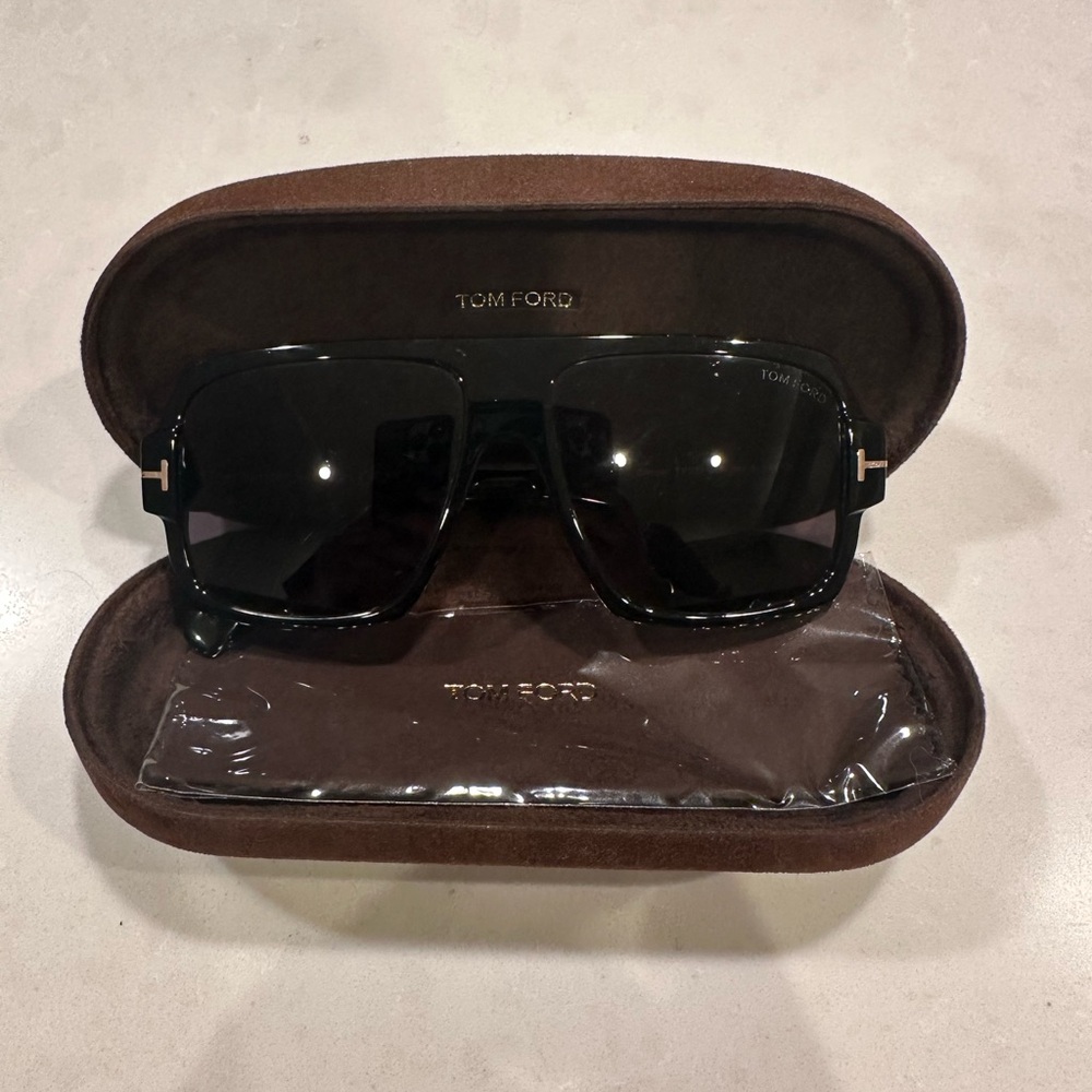 Tom Ford Camden FT0933 Sunglasses w/case